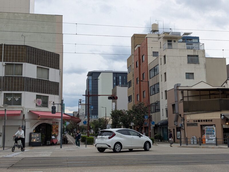 伊予銀行本店 新南館