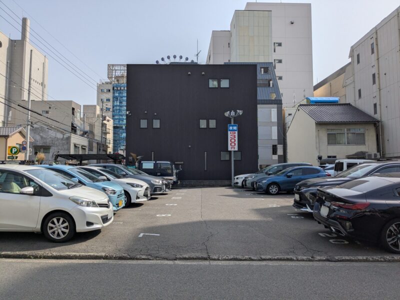 松山市駅周辺でおすすめの駐車場「ハイブリッジパーク」