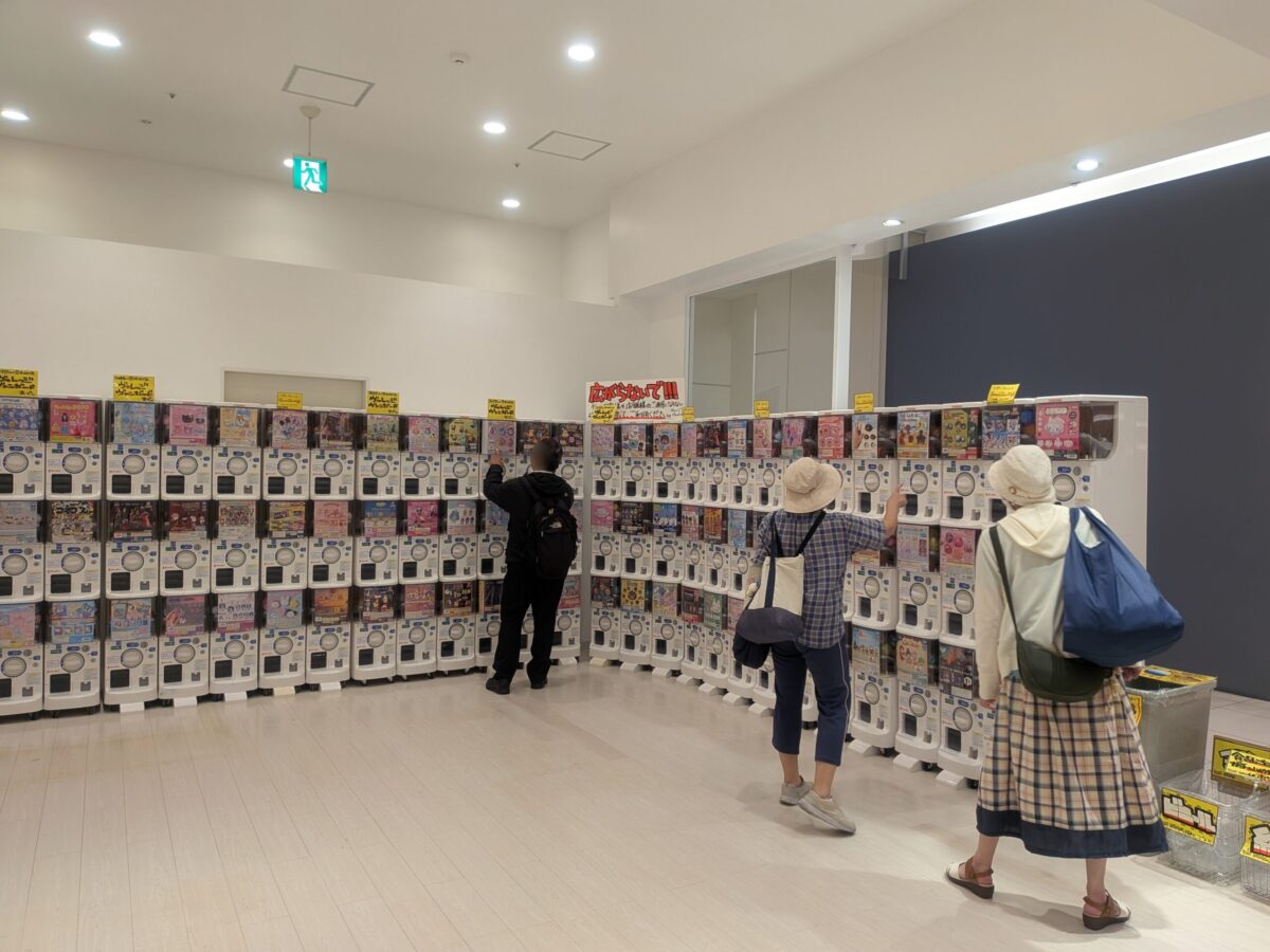 エミフルMASAKI カプセルトイコーナー|愛媛県伊予郡松前町